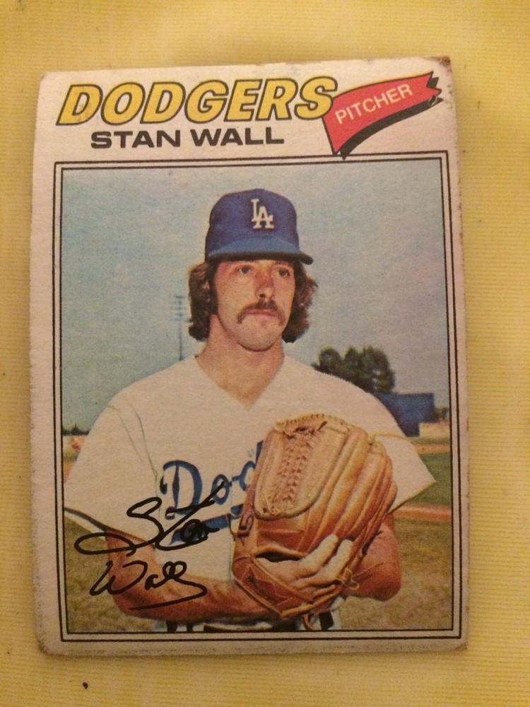 1977 Topps Stan Wall Baseball Card #88 Dodgers Pitcher