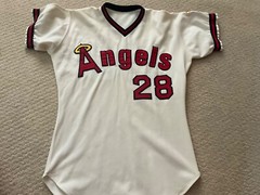 VADA PINSON #28 CALIFORNIA ANGELS EARLY 1970’S GAME USED HOME JERSEY HALL O FAME