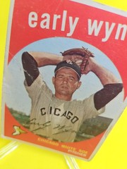 1959 Topps – EARLY WYNN #260 Chicago White Sox – Crease FILLER
