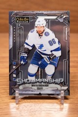 2024-25 OPC Platinum Showmanship #S-23 Nikita Kucherov – Tampa Bay Lightning