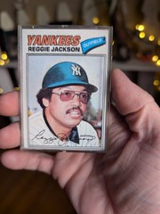 STRONG VG+ REGGIE JACKSON HOF 1977 TOPPS #10 UNCREASED VINTAGE MLB *TPHLC-3875