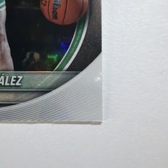 Topps Bowman Chrome 2025-26 Hugo González Boston Celtics RED Rookie NBA Card