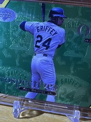 1998 Upper Deck KEN GRIFFEY JR RETROSPECTIVES DIE CUT insert Mariners