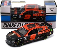 Chase Elliott 2021 Hooters 1:64 Nascar Die Cast