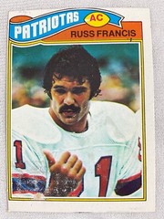 1977 Topps Mexican Football Card #251-Russ Francis, New England Patriots