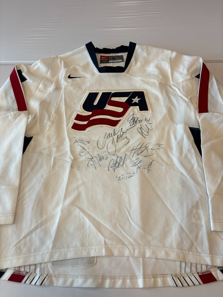 Signed Used Team USA Hockey Jersey white Men&rsquo;s medium Nike IIHF autographed