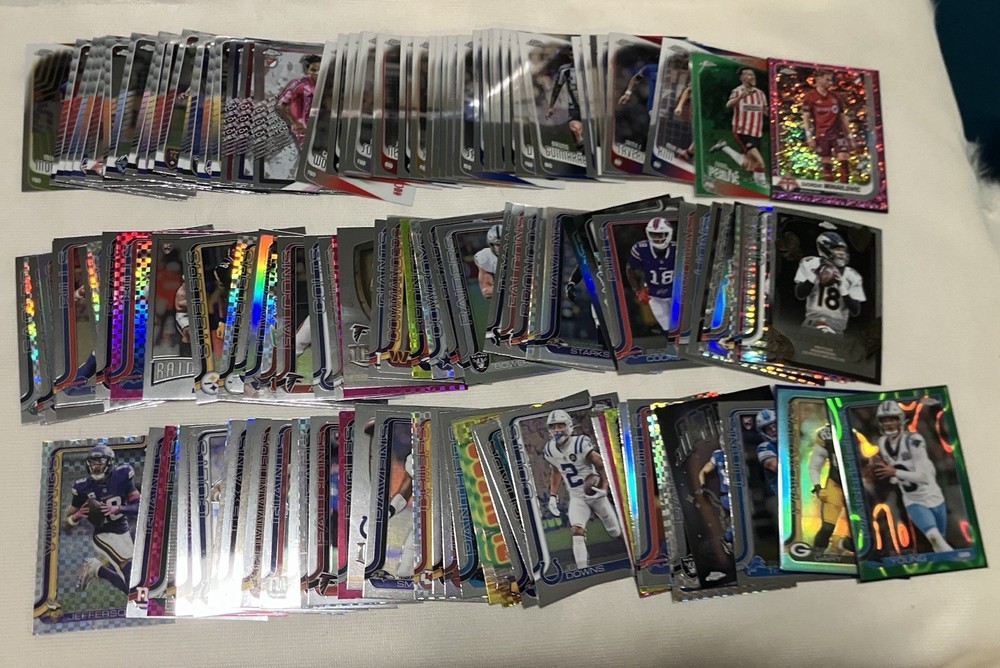 Random lot of topps chrome soccer/football Trading Cards