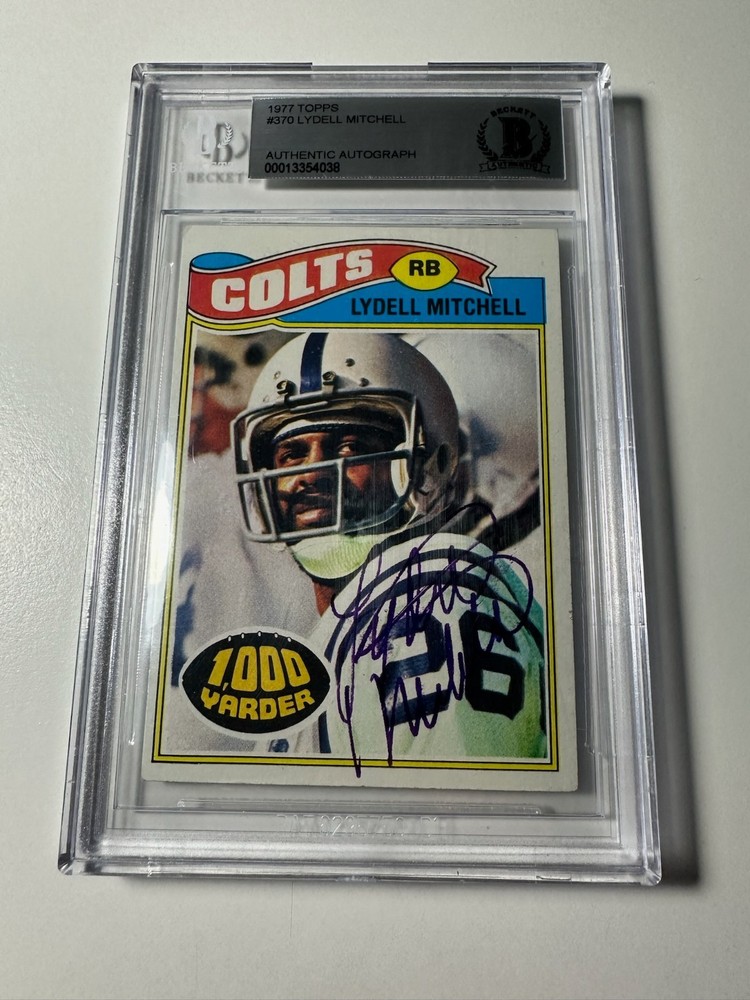 1977 Topps Lydell Mitchell IP Auto BGS Authentic Slabbed #370 Cowboys SP