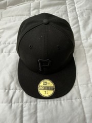 Pittsburgh Pirates MLB New Era 59Fifty Blackout Black Logo Hat Cap fitted 7 1/8