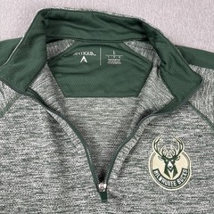 Antigua brand Milwaukee Bucks heather gray and green 1/4 zip pullover NBA Mens L