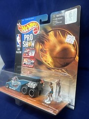 Mattel Hot Wheels Pro Show Court Collection Detroit Pistons 1:43 Scale
