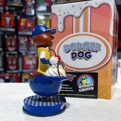 DODGER DOG Los Angeles Dodgers « Ice Cream Helmet » Mascot MLB Bobblehead
