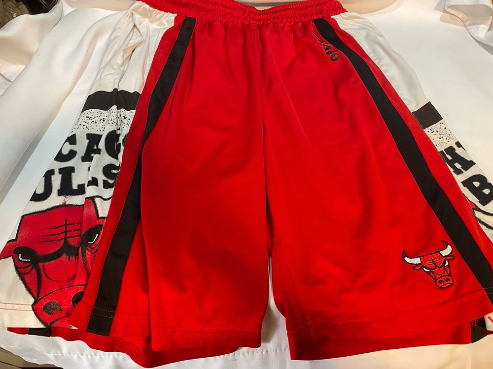 Zipway NBA Basketball Men&rsquo;s Chicago Bulls Basketball Shorts – Red Vented Sz L