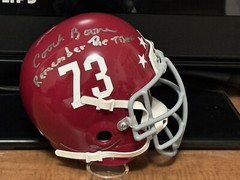 COACH HERMAN BOONE « Remember the Titans » Beckett Autographed Mini Helmet