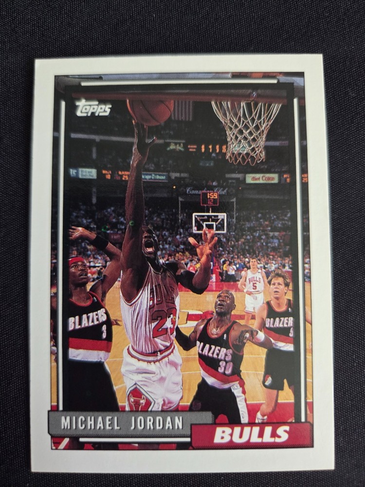 1992-93 Topps Michael Jordan Chicago Bulls #141 NM Sharp / Great Centering!