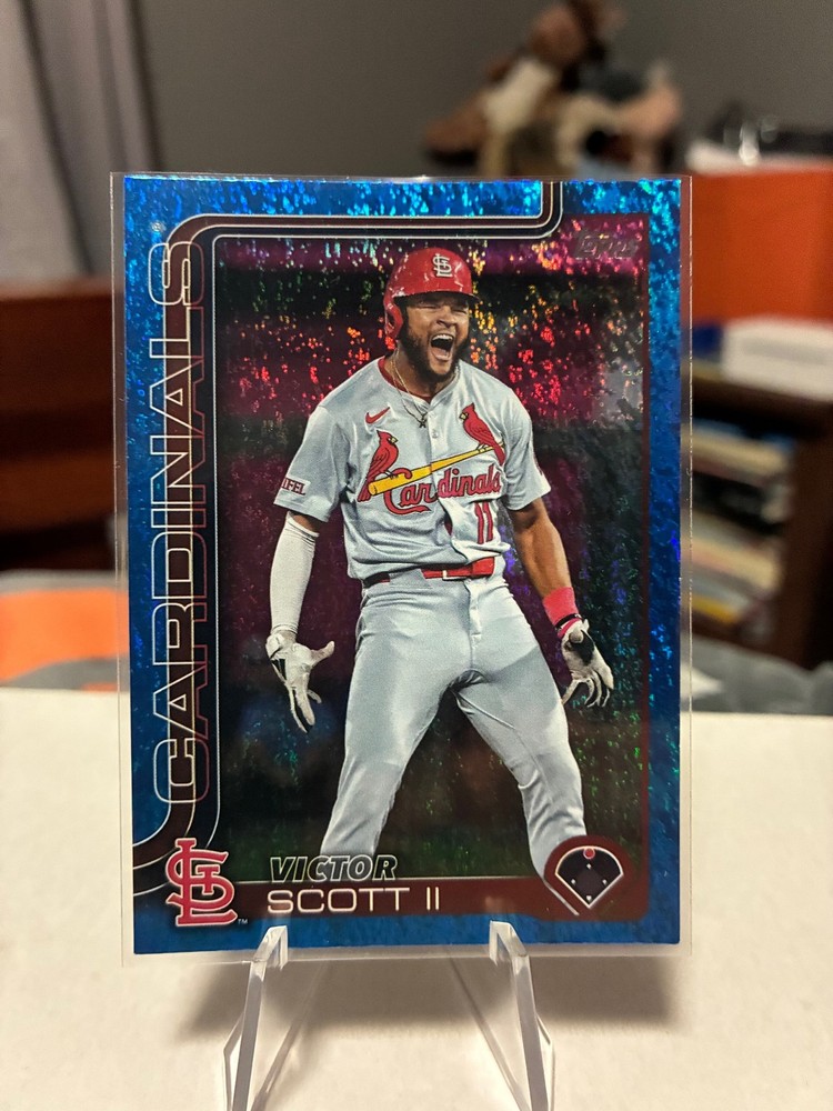 2025 Topps #551 Victor Scott II Blue Rainbow Foil #/150