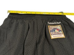 Men&rsquo;s Pittsburgh Pirates Mitchell & Ness x 412 Black Team Origins Mesh Shorts
