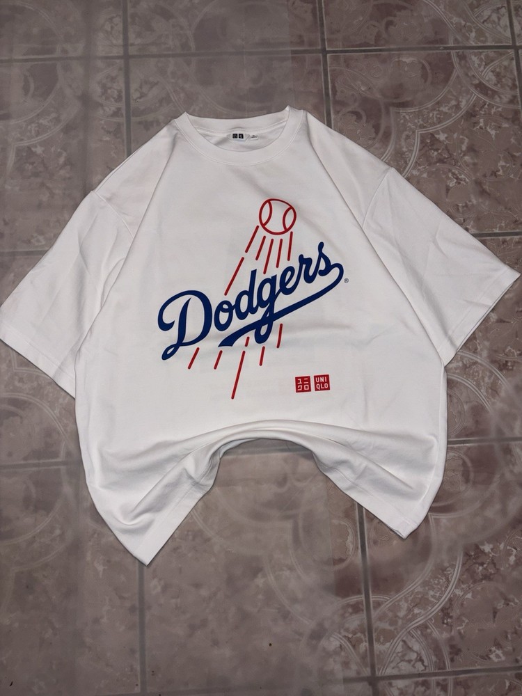 UNIQLO Fathers Day Los Angeles Dodgers MLB Baseball Shirt LA Logo White Blue Red
