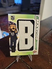 2022-23 LA KINGS BAILEY MASCOT B LETTER PATCH /35.