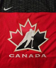 Nike Team Canada Connolly IIHF Hockey Jersey Large Red Black Sewn Stitched EUC