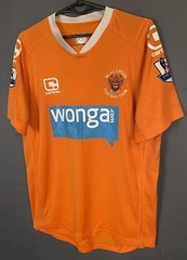 MEN&rsquo;S BLACKPOOL 2010/2011 HOME SOCCER FOOTBALL SHIRT JERSEY MAILLOT SIZE S SMALL