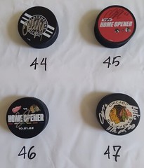 Chicago Blackhawks signed NHL Hockey Puck: Please select your players