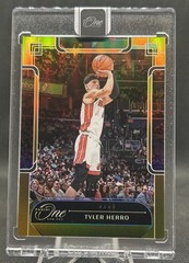 2023-2024 Panini – One And One Tyler Herro Gold /10 (original seal)