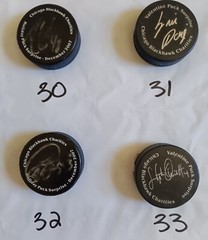 Chicago Blackhawks signed NHL Hockey Puck: Please select your players