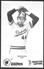1977 FAMILY FUN CENTERS Bob Owchinko PADRES UNSIGNED 5-3/8 x 8-1/2 PHOTO CARD #3