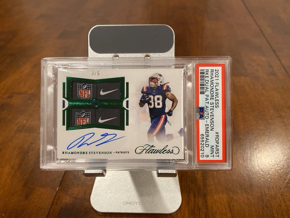 2021 Panini Flawless Dual Nike Swoosh NFL Shield Emerald 3/5 Rhamondre Stevenson