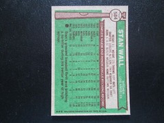 STAN WALL 1976 TOPPS BASEBALL CARD # 584 NMMT+ HIGH GRADE