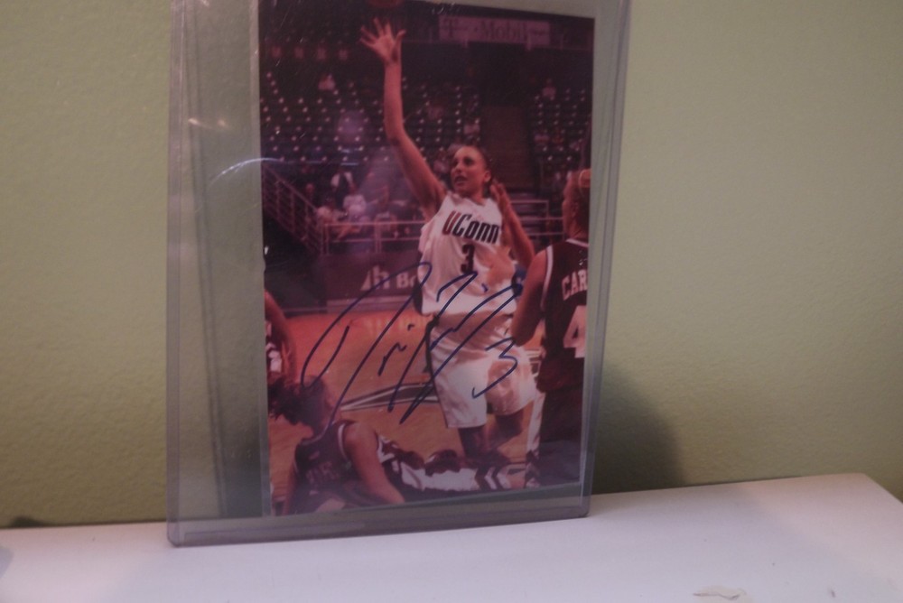 DIANA TAURASI Autographed 4×6 Photo