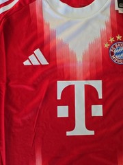 NWT&rsquo;s Adidas FC Bayern Munich 2025/26 Home Authentic Jersey Men&rsquo;s Size L