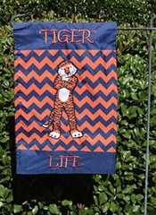 Auburn Tigers « Auburn Life » Chevron Pattern Embroidered Garden Flag 12×18 Inches