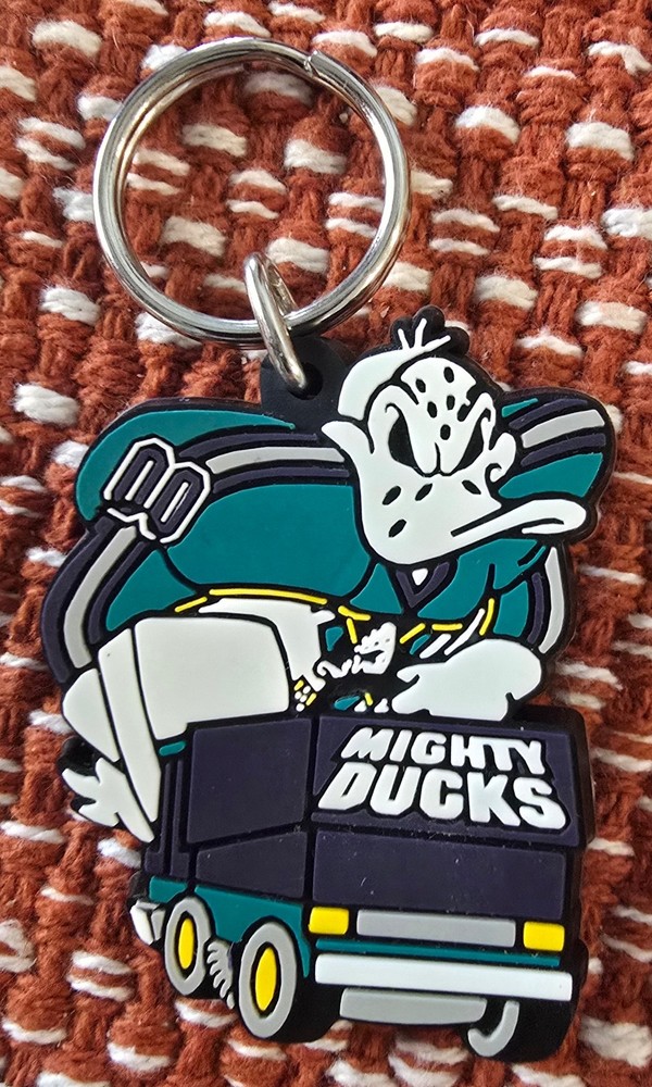 MIGHTY DUCKS OF ANAHEIM WILD WING DRIVING ZAMBONI RUBBER KEY RING