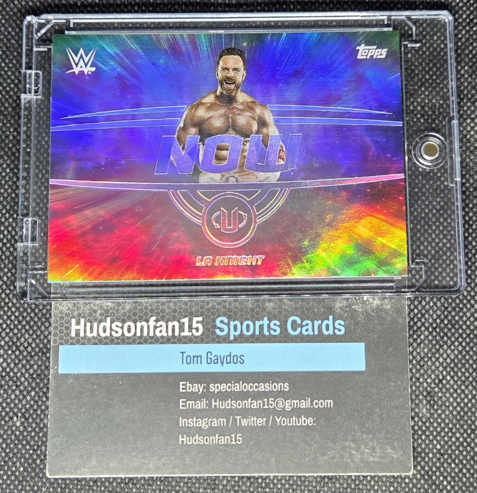 LA Knight 2025 Topps Universe WWE – WWE Now #WNO-1 SP Case Hit Smackdown