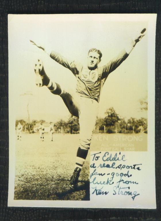 1949 KEN STRONG AUTOGRAPHED ROOKIE PHOTO VERY NICE 4.5  » x 3.5  » !!