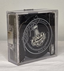 Chicago Blackhawks Hockey Puck Signed Signature Unknown No COA NHL Auto In Case