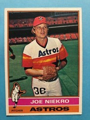 1976 Topps Baseball Cards Complete Your set – You Pick Your Favorites 201-440