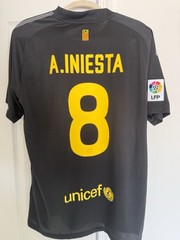 #8 Andres Iniesta – FC Barcelona Away 11-12 Jersey – XL – Slim Fit