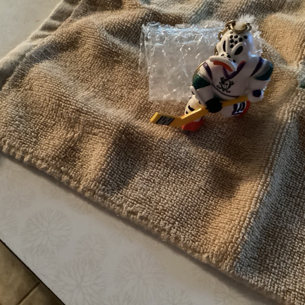 SUPER RARE vintage NHL 90&rsquo;s WILD WING keychain MIGHTY DUCKS OF ANAHEIM GOALIE