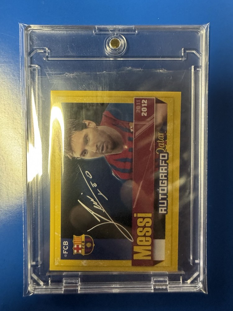 2011-12 Panini FC Barcelona Sticker Autografo Lionel Messi Auto #140