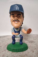 Vintage 1998 Corinthian Headliners XL Mike Piazza LA Dodgers Figure with Cap