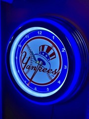 New York Yankees Baseball Bar Man Cave Neon Style Retro LED Clock Sign