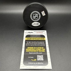 Tim Thomas « 2011 Conn Smythe » Boston Bruins Autographed Puck (JSA)