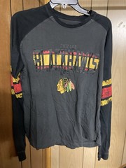 NHL Chicago Blackhawks Long Sleeve T-shirt Large Dark Gray Black Sleeve