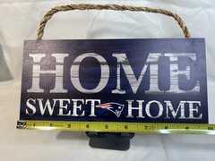 NFL New England Patriots Wincraft 5&Prime; X 10&Prime; Wooden « Home Sweet Home » Sign W/ Rope