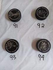 Chicago Blackhawks signed NHL Hockey Puck: Please select your players