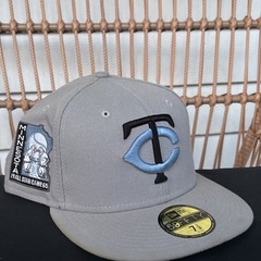 New Era 59FIFTY Minnesota Twins MLB Fitted Cap Hat Gray/blue brim Size 7 1/8.