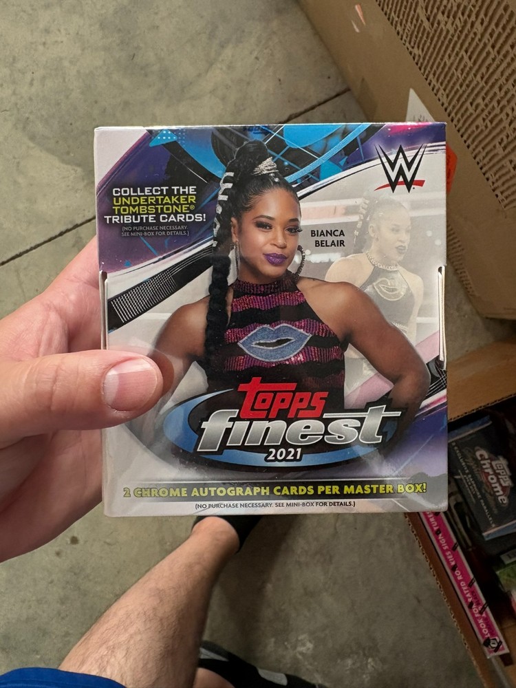 2021 Topps Finest WWE Hobby Box – 2 Chrome Autographs